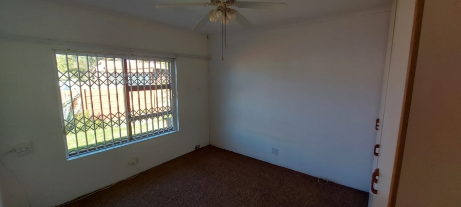 4 Bedroom Property for Sale in Wavecrest Eastern Cape